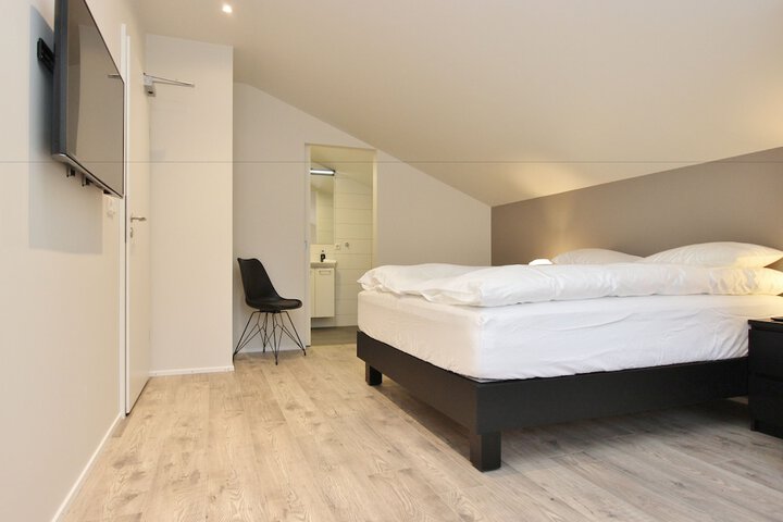 Room 10 of 51