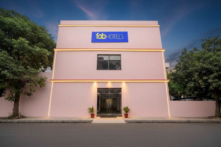 Fabhotel Padmakar Kashi
