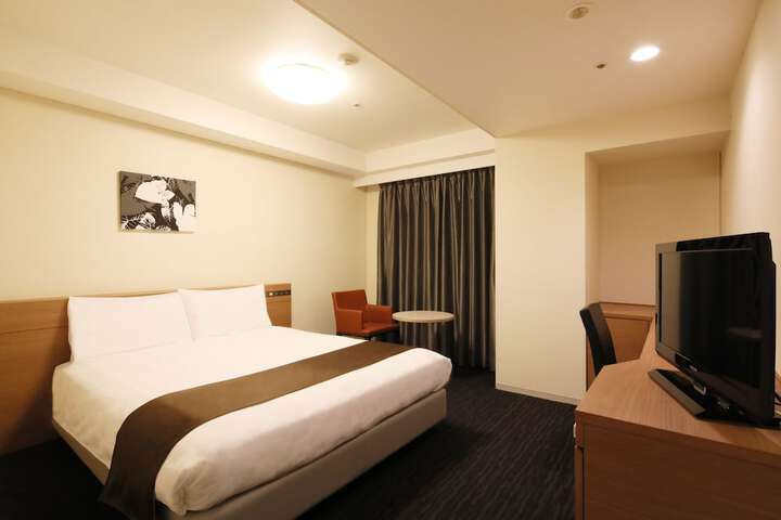 Room 15 of 93