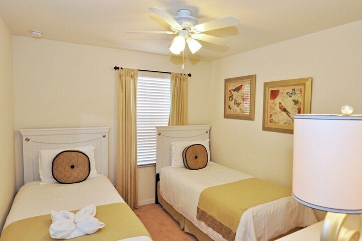 Room 4 of 25