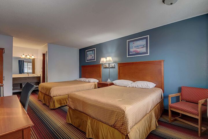 1 Queen Bed (7 of 26)