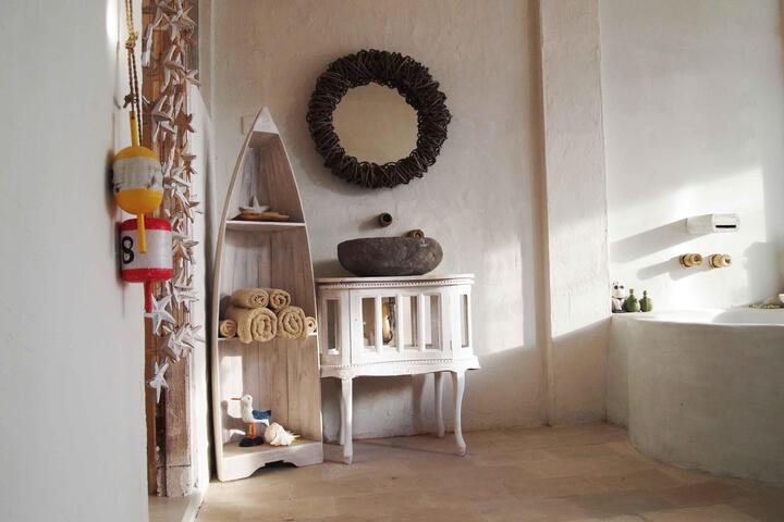 RoomatBali Hip Suite