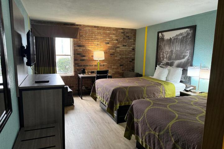 2 Double Beds (4 of 10)