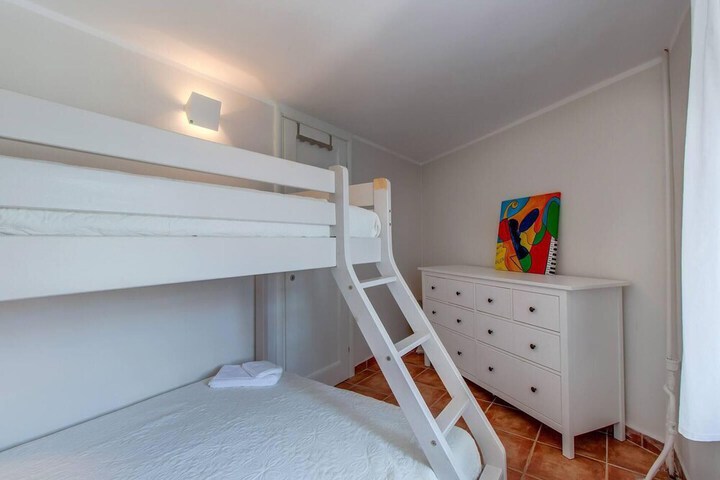 Room 2 of 43