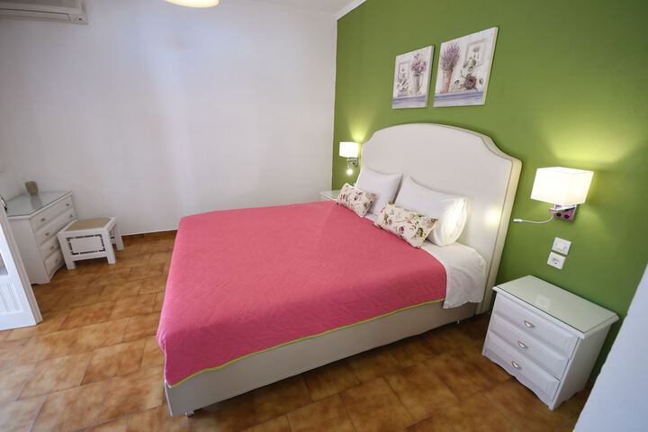 Room 4 of 65