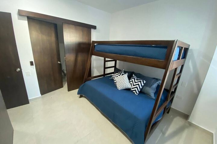Room 2 of 9