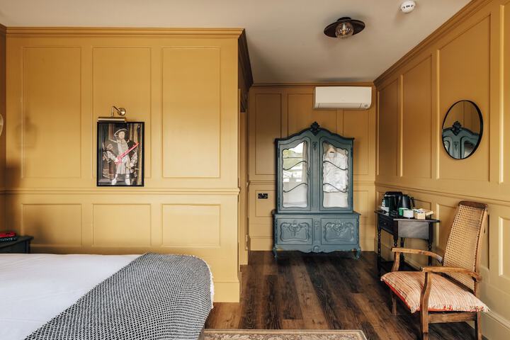 Room 11 of 160