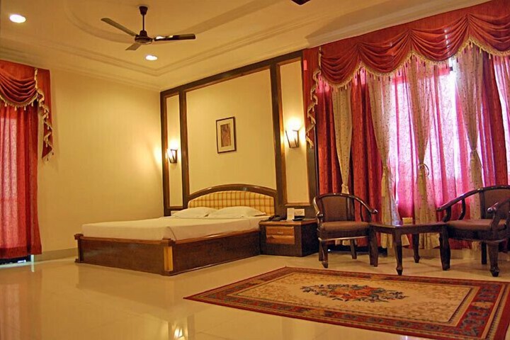 Room 14 of 65