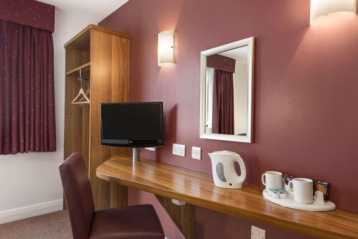 Room 10 of 20