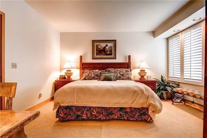 Room 4 of 24