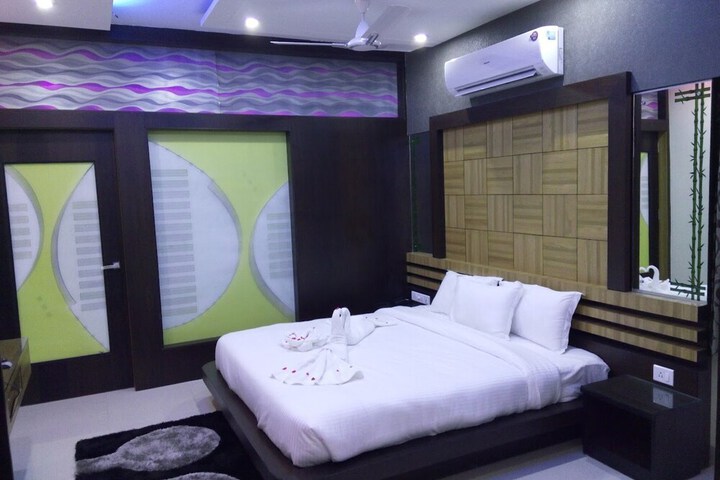 Room 5 of 17