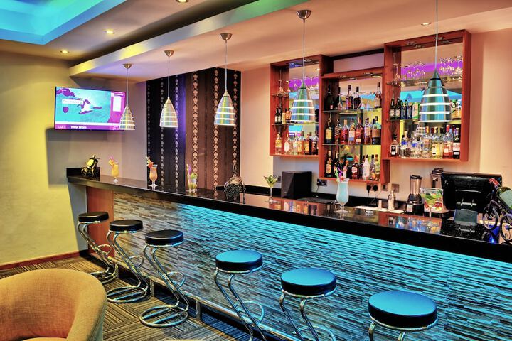 Lounge 53 of 71