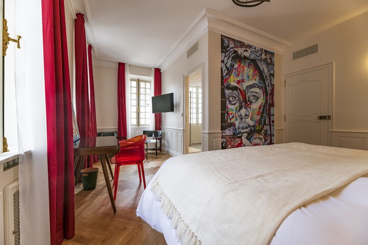 Room 44 of 77