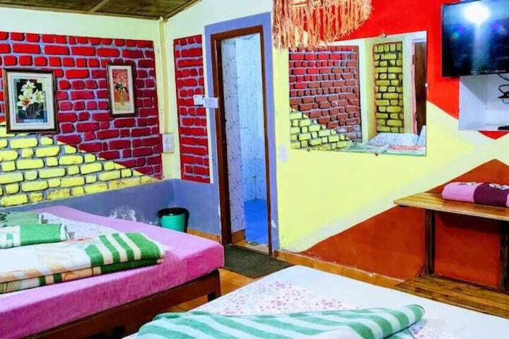 Room 102 of 195