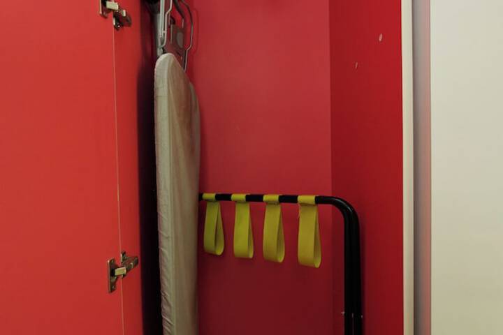 Room 6 of 28