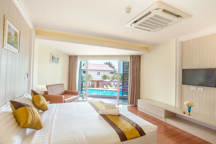 Room 15 of 102