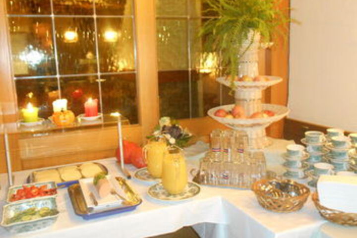 Dining 4 of 20