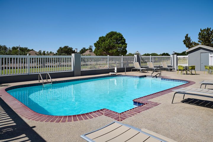 Pool Hotel