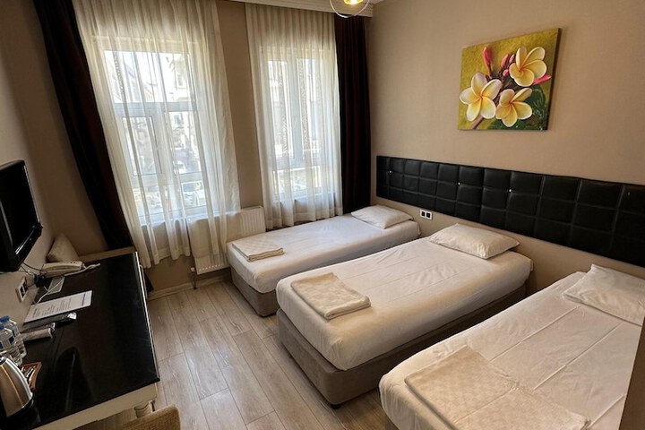Room 8 of 77