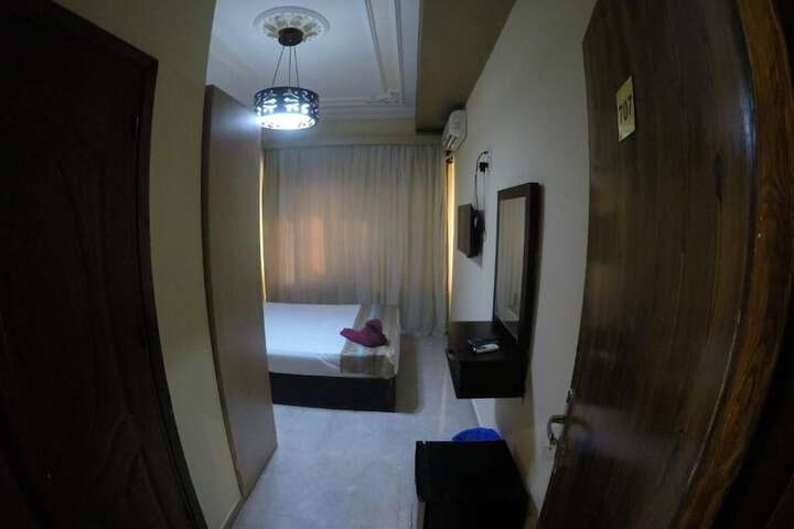 Room 7 of 33