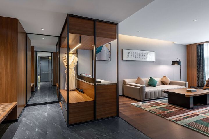 Room 28 of 44