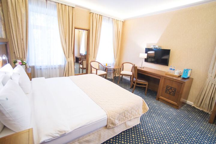 Room 4 of 48
