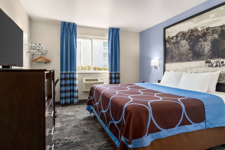 1 King Bed (7 of 14)