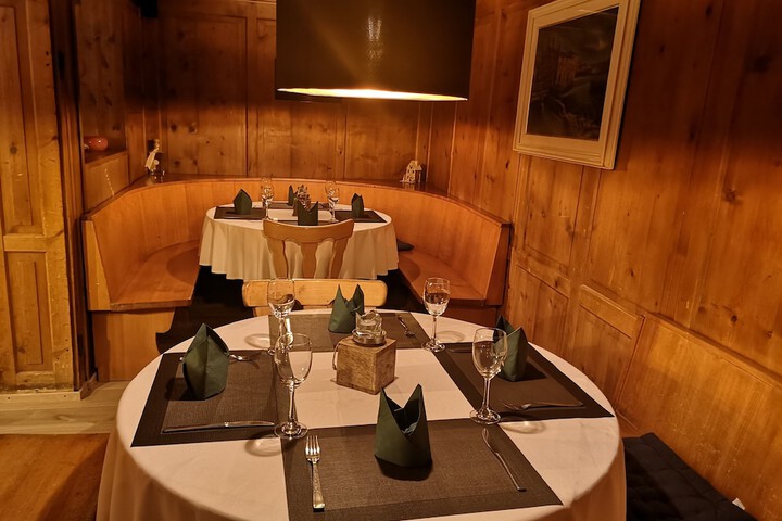 Dining 4 of 40