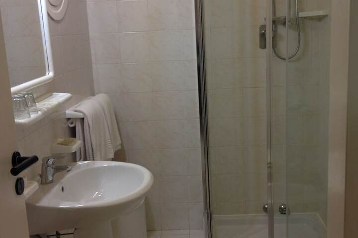 Room 15 of 30