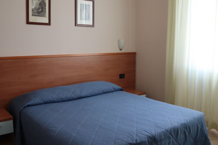 Room 8 of 36