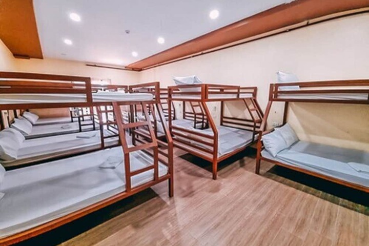 Room 16 of 38