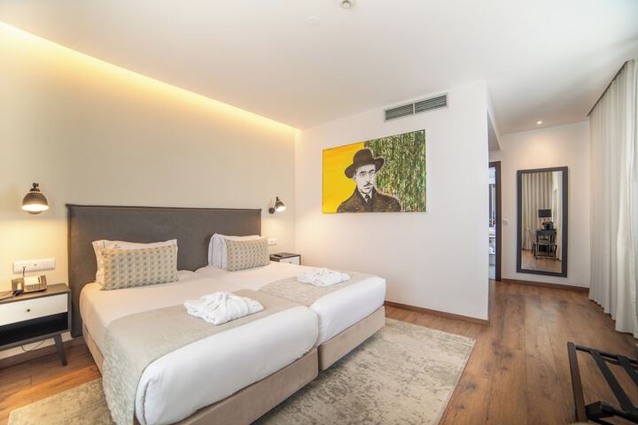 Room 10 of 52
