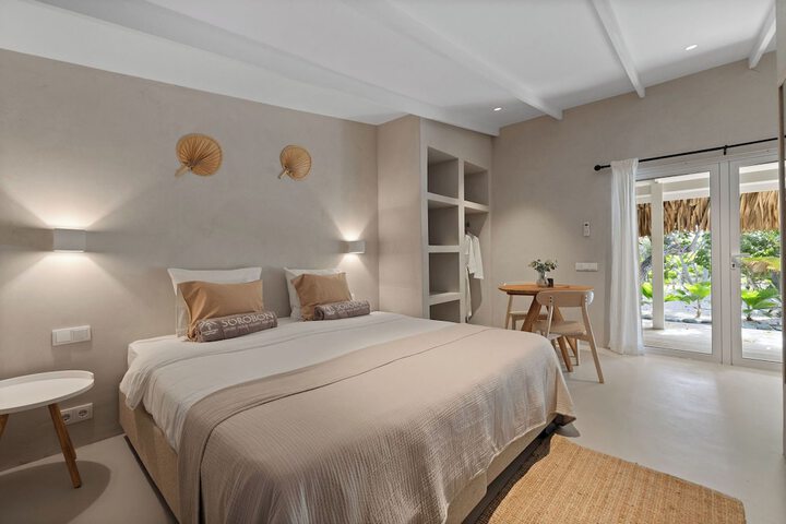 Room 4 of 79