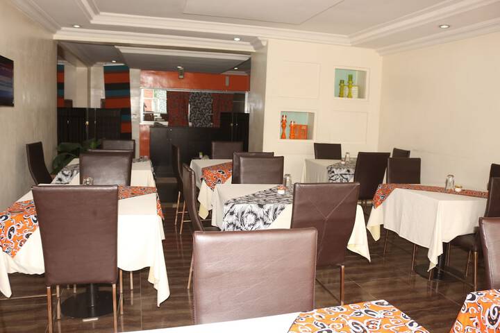 Dining 72 of 93