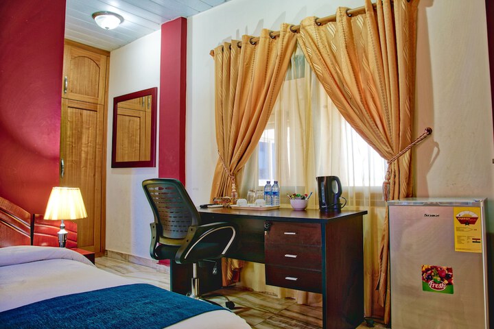 Room 8 of 25