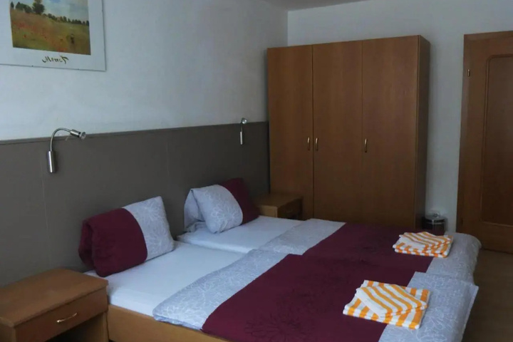 Room 6 of 19