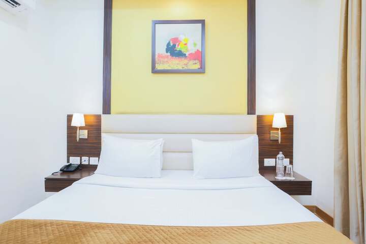 Room 8 of 80
