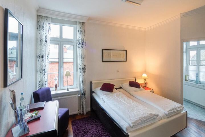 Room 4 of 40