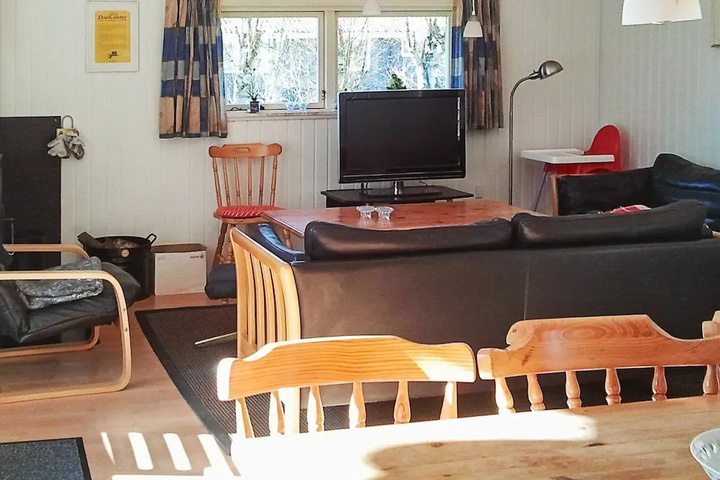 Room 4 of 10
