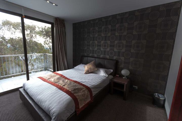 Room 9 of 47
