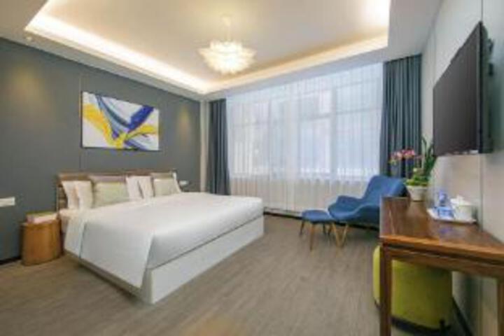 Room 5 of 7