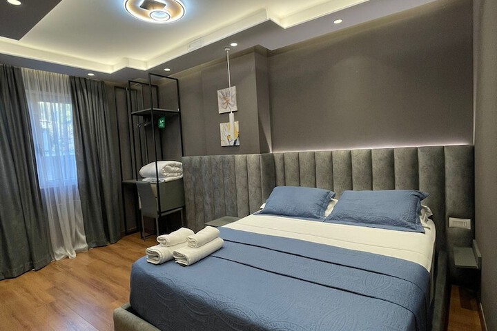 Room 10 of 35