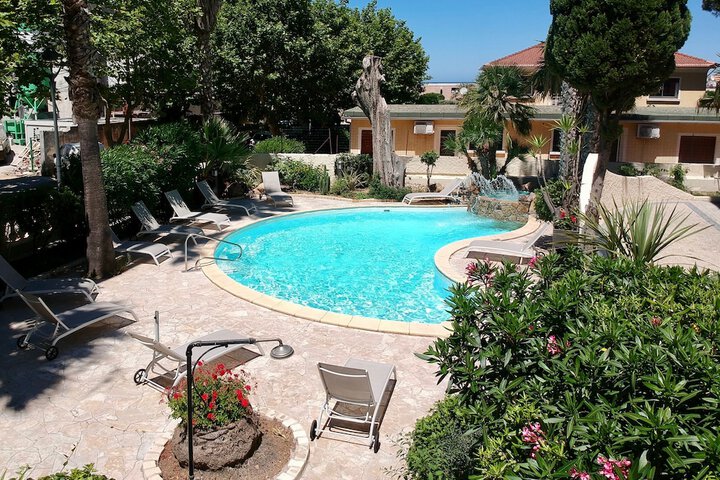 Pool 40 of 58
