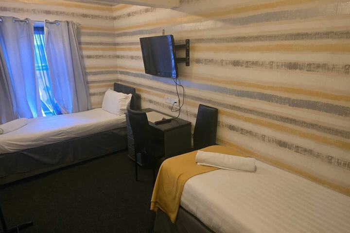 Room 8 of 48