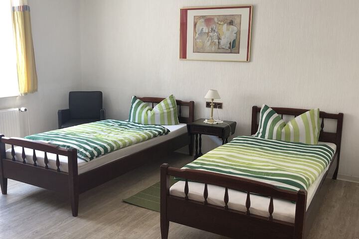 Room 2 of 37