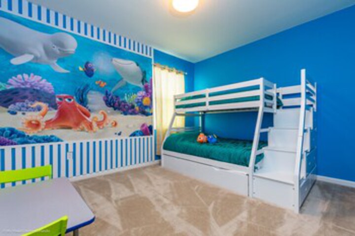 Room 195 of 241