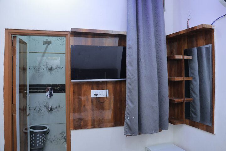Room 14 of 30