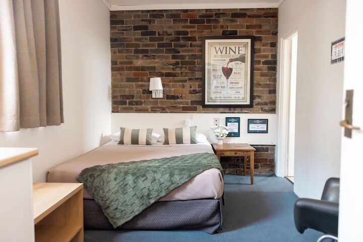 Room 8 of 28