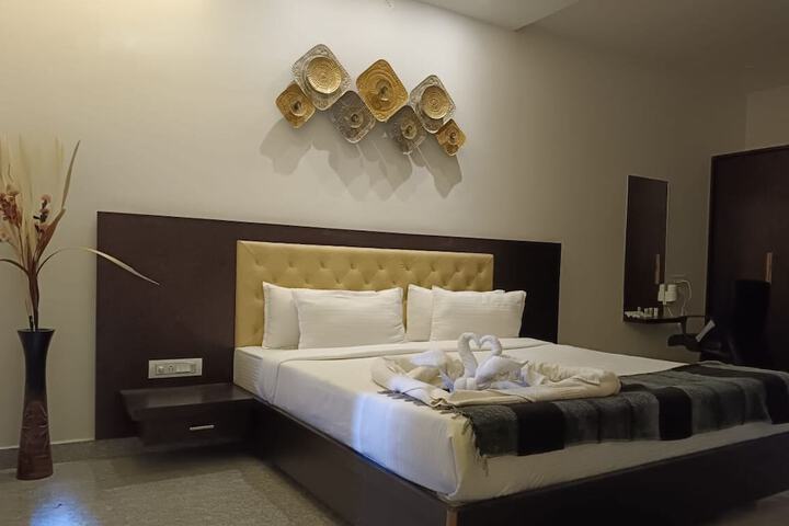 Room 2 of 6