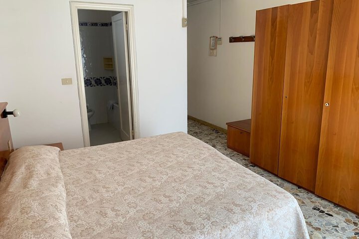 Room 11 of 47